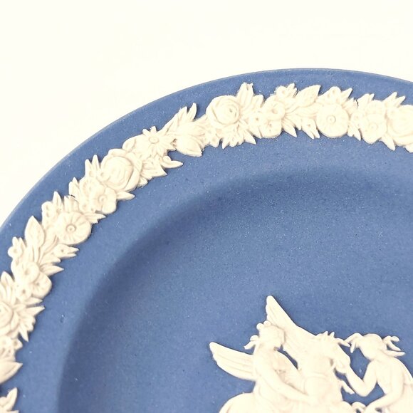 Vintage Wedgwood PEGASUS Collectible Jasperware Plate beautiful for bookshelf! - Picture 7 of 11